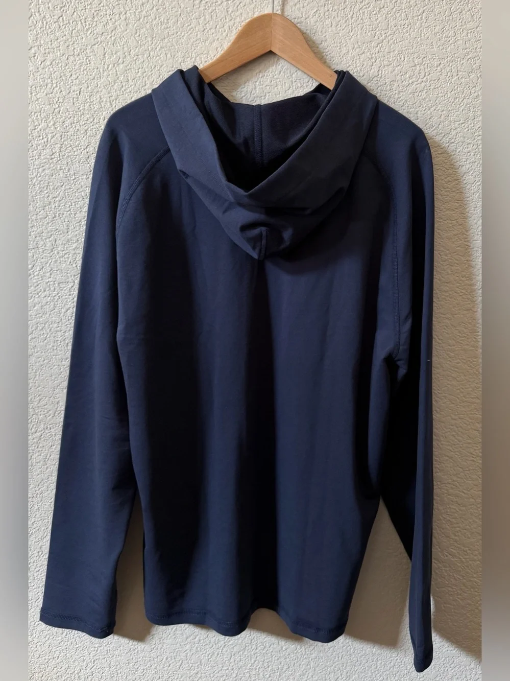 J CREW men’s Size Large Navy Performance Hoodie UPF 50+ Moisture Wicking